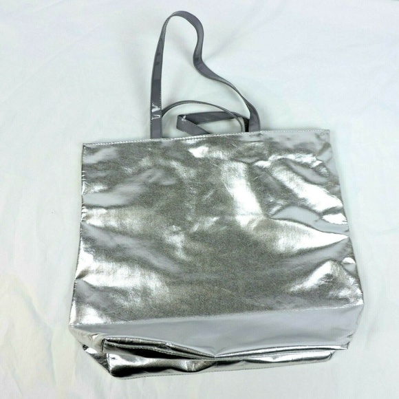 Lovestruck Fragrance Vera Wang Tote Silver Bag - Picture 5 of 7